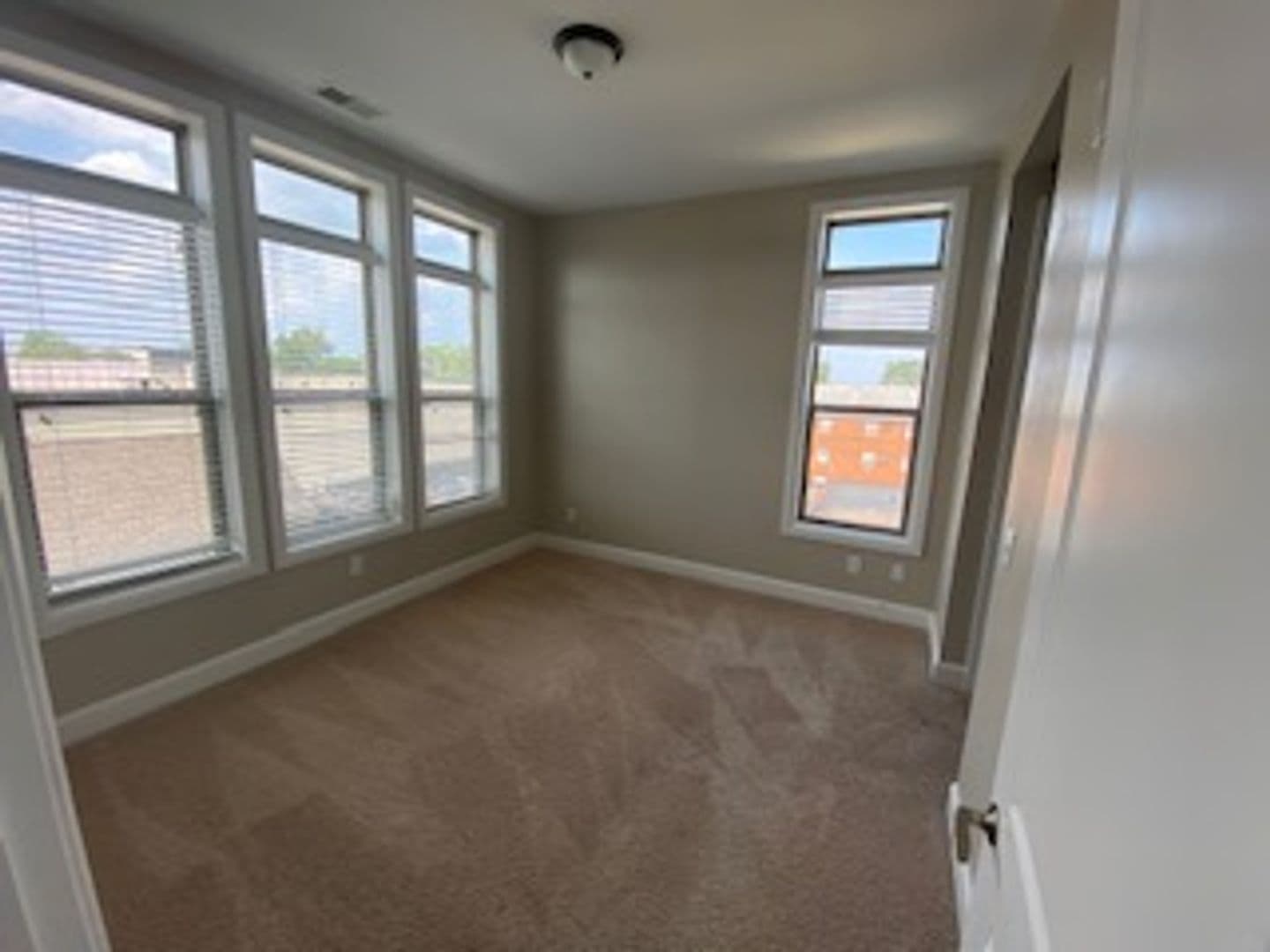Columbus Apartment: 1378 King Avenue