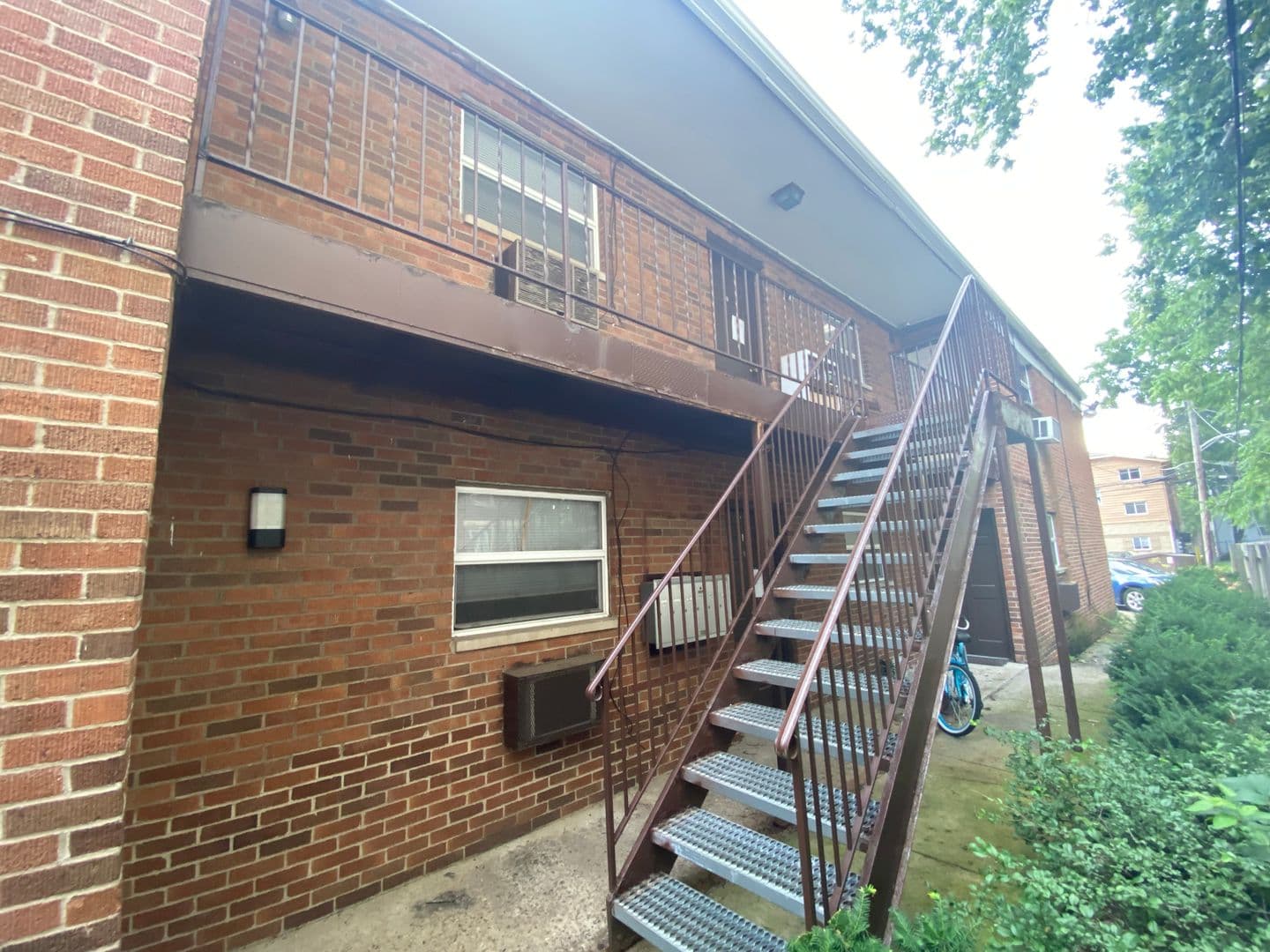 Columbus Apartment: 168 w 9th Avenue