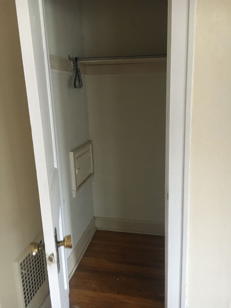 Columbus Apartment: 2476 Adams Ave
