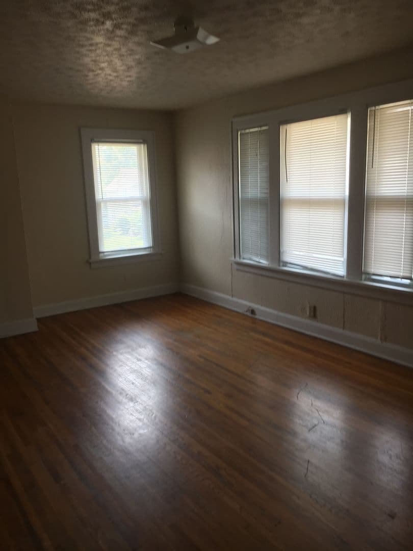 Columbus Apartment: 2476 Adams Ave