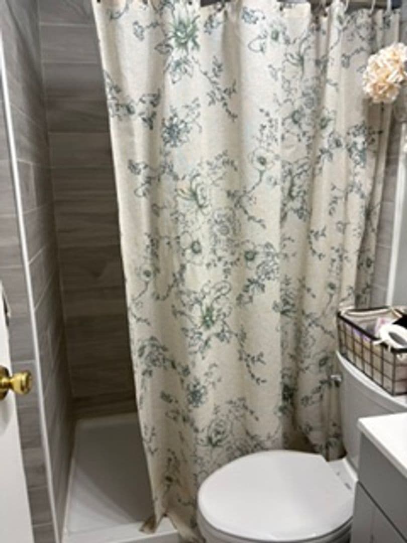 Columbus Apartment: 242 w 9th ave