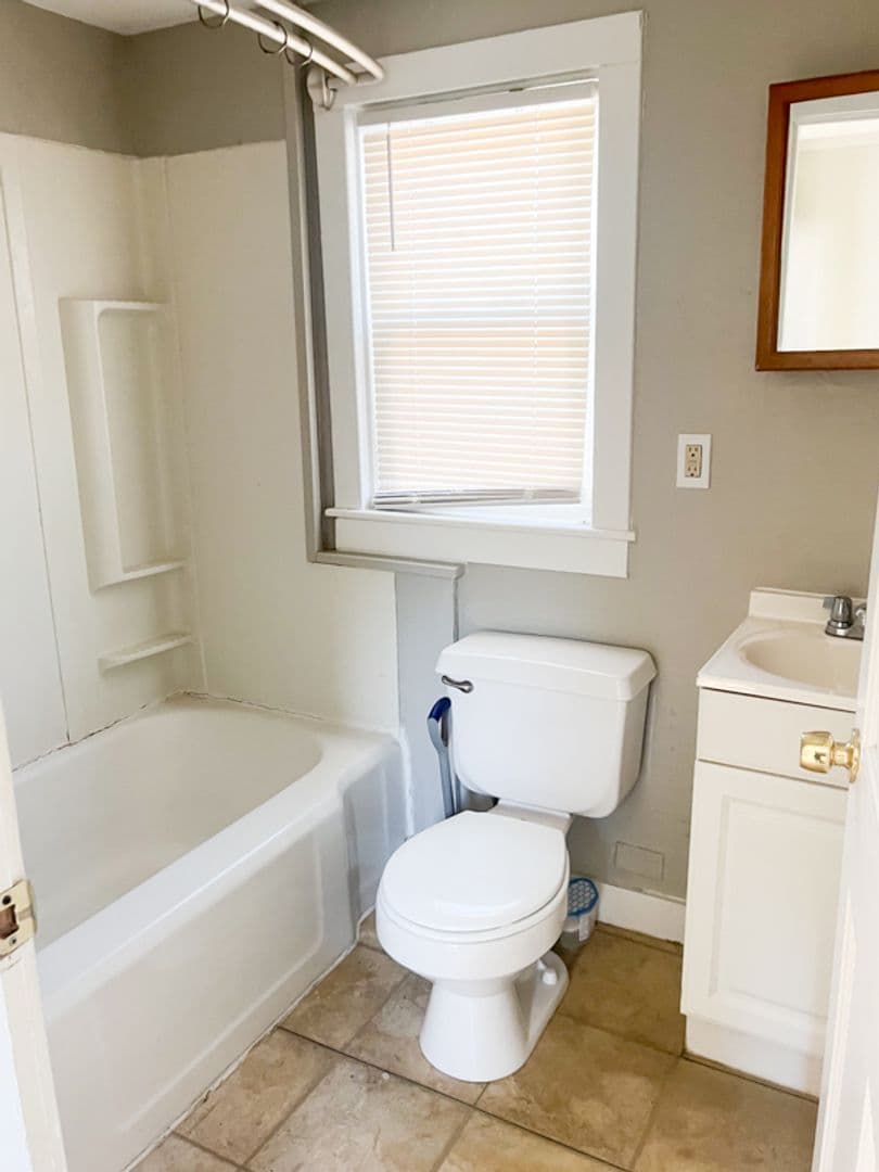 Northampton Apartment: 12 Hockanum Road