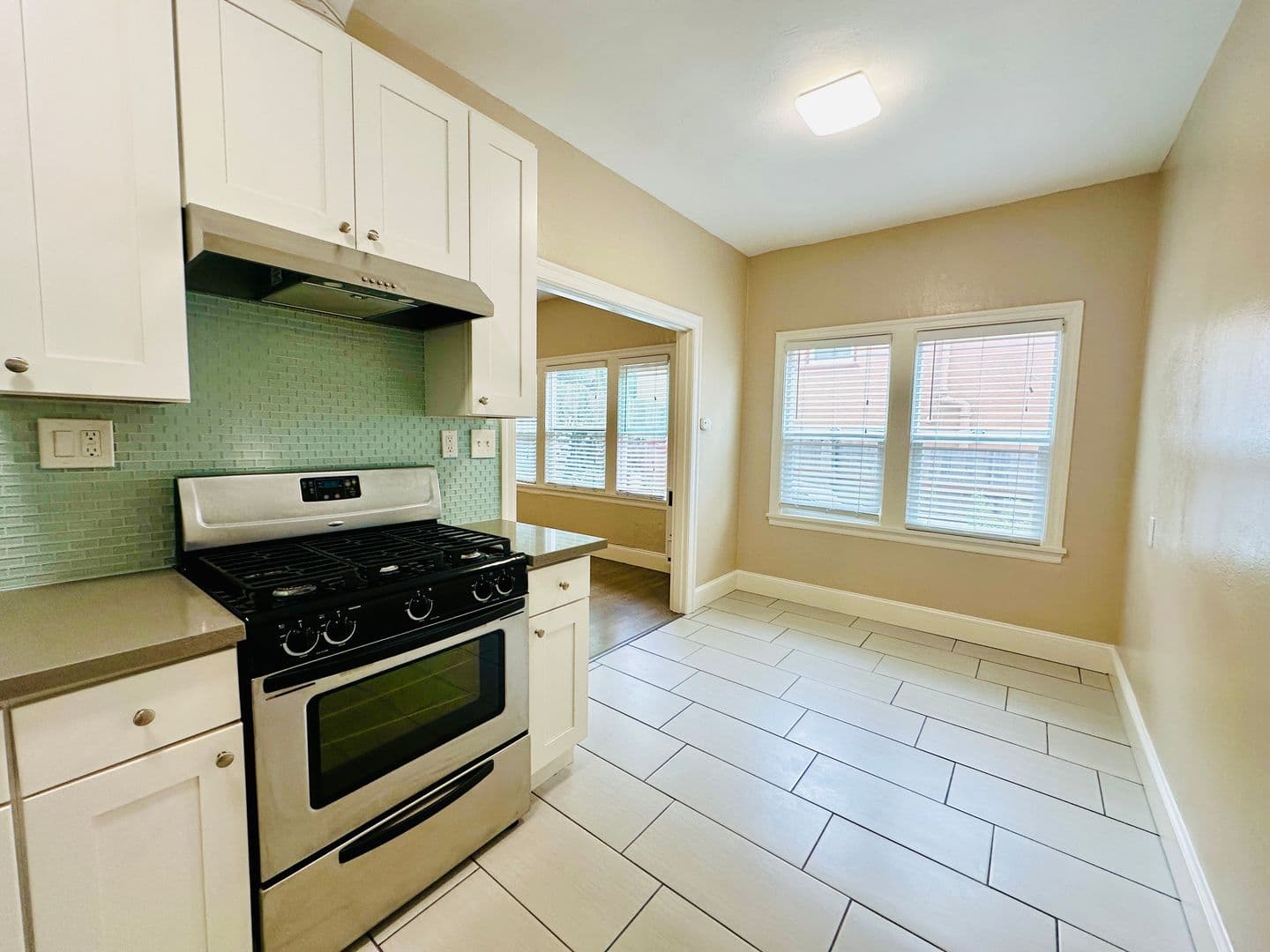 Oakland Apartment: 5300 Walnut St