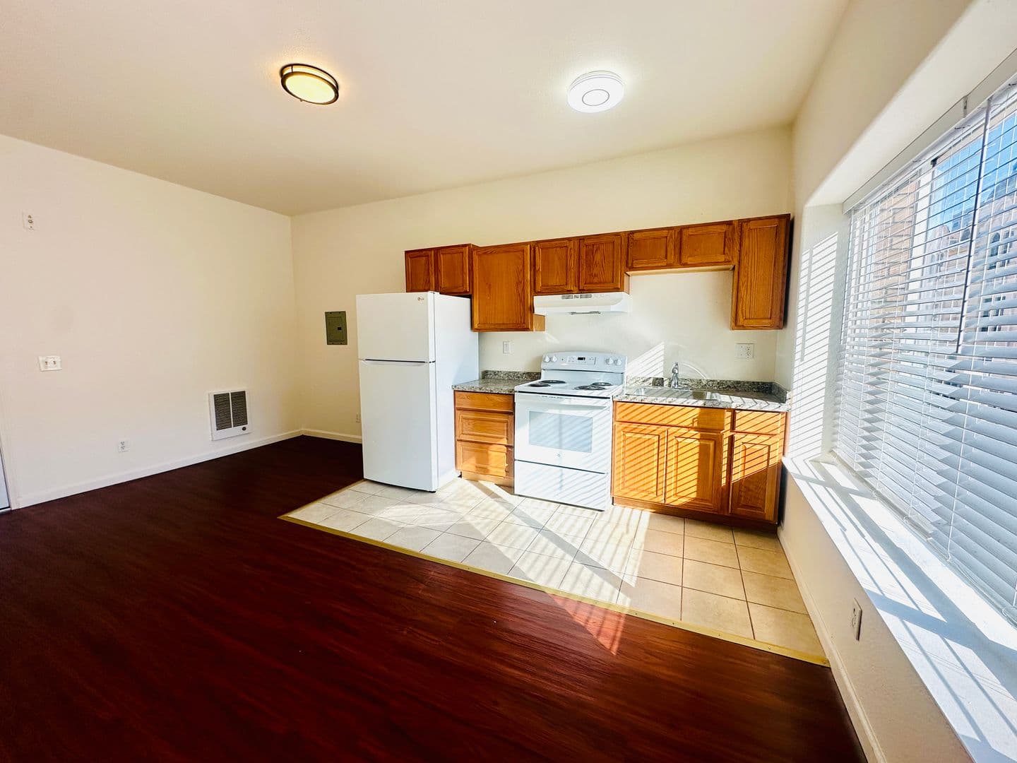 Oakland Apartment: 1502 Jackson St