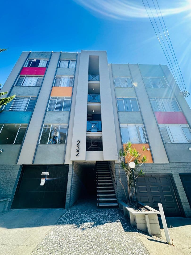 Oakland Apartment: 232 29th St