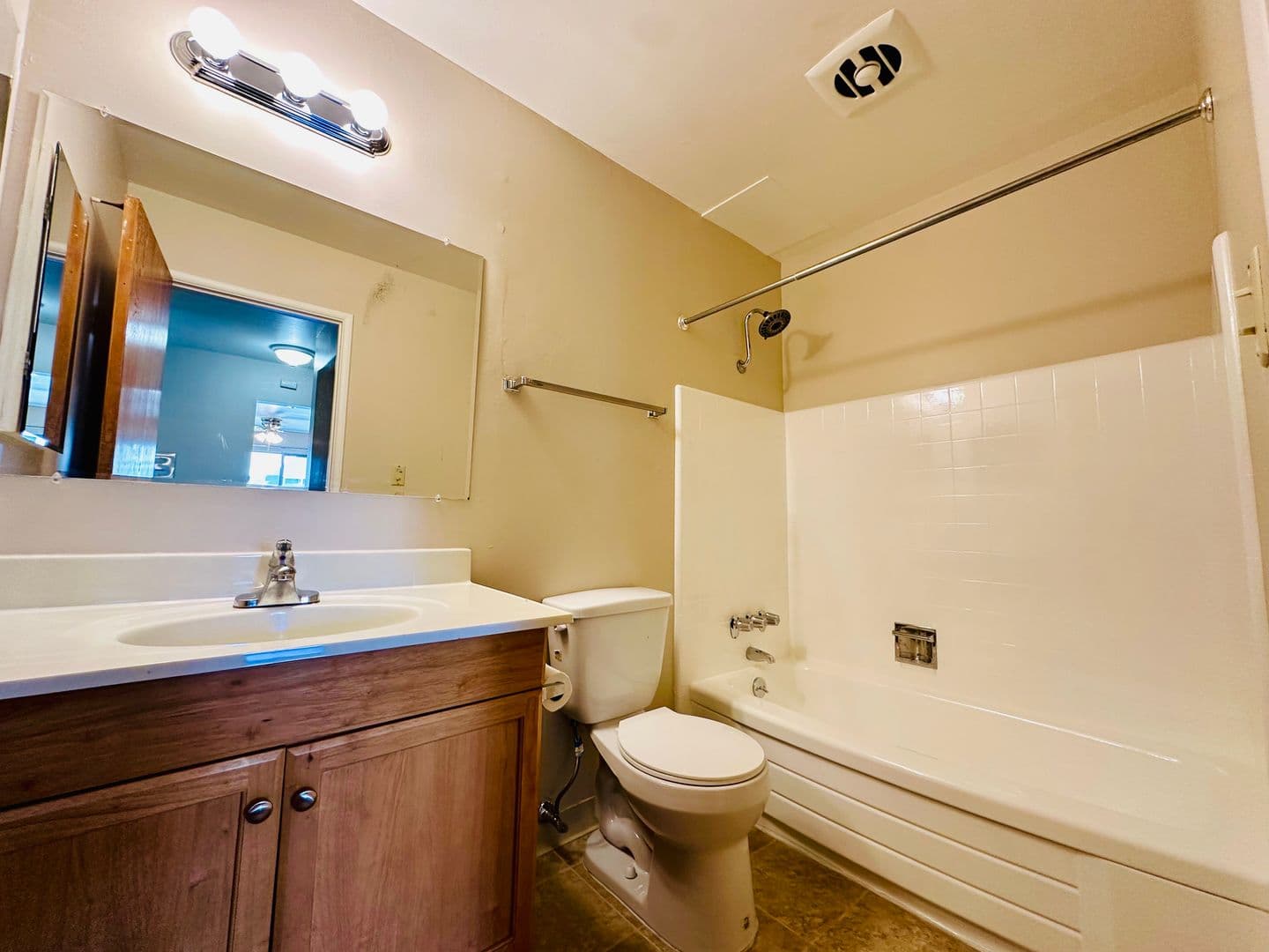 Oakland Apartment: 232 29th St