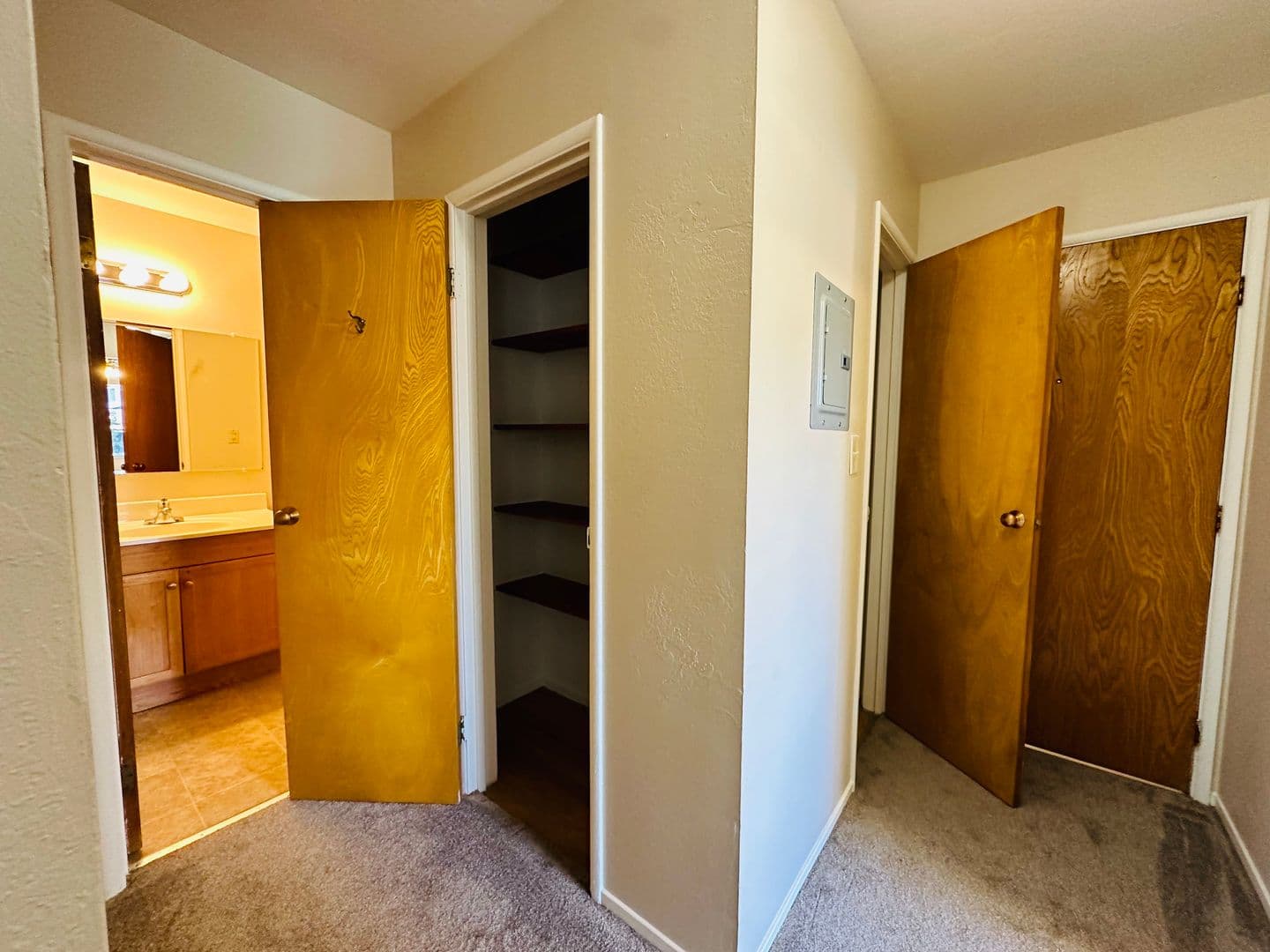 Oakland Apartment: 232 29th St