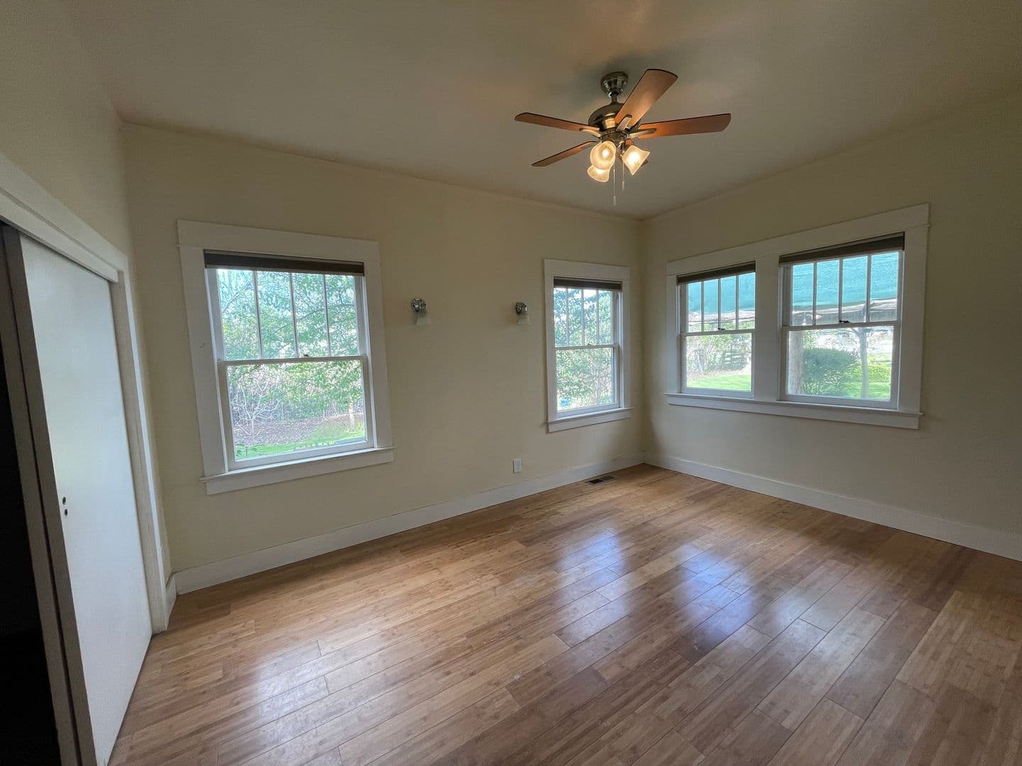 Medford House: 1001 Lozier Lane