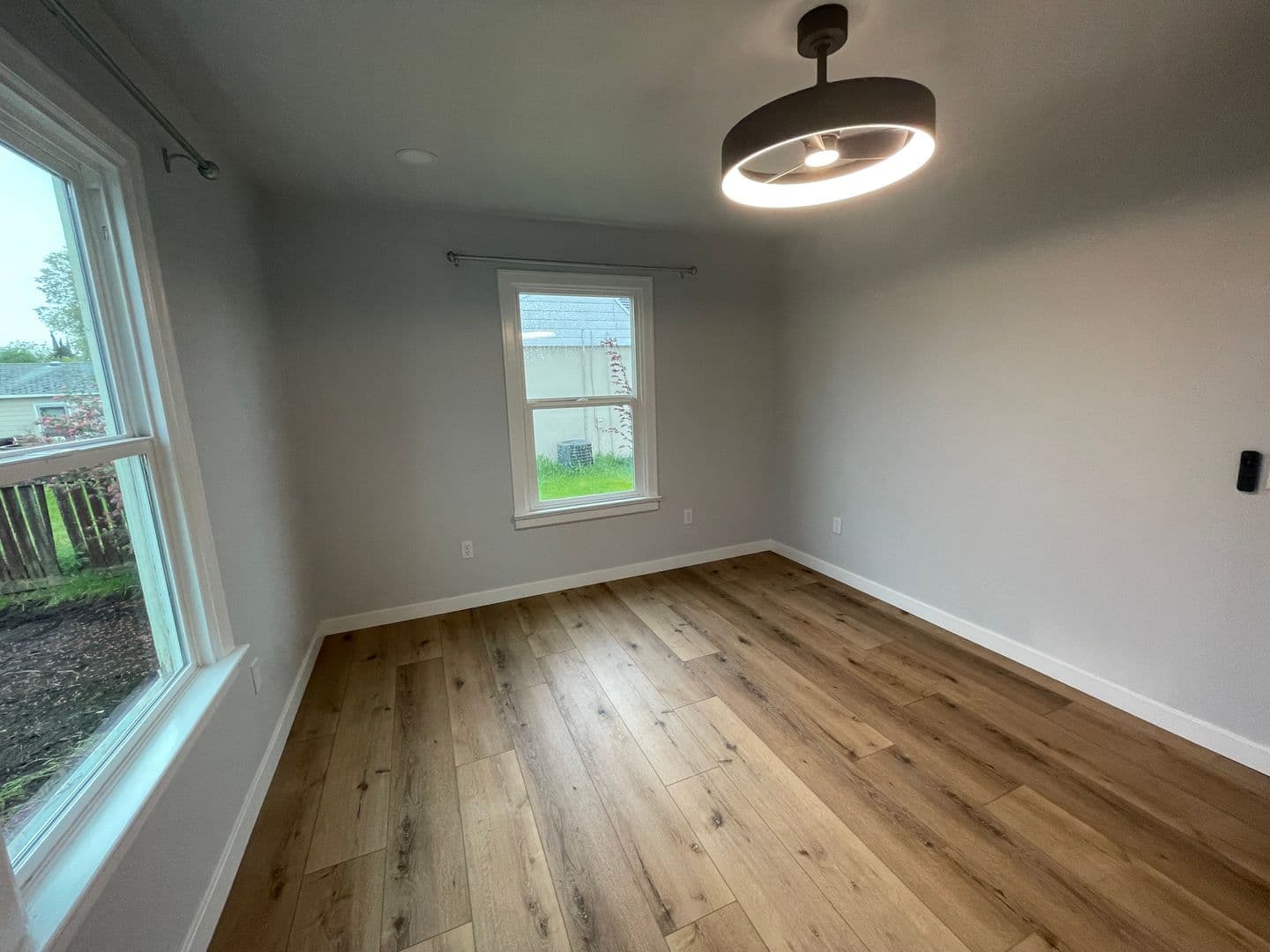 Medford Apartment: 148 & 148 1/2 Winema Way