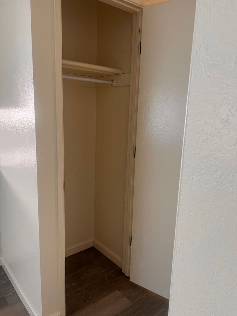 Medford Apartment: 1927 Crater Lake Ave #1 - #4