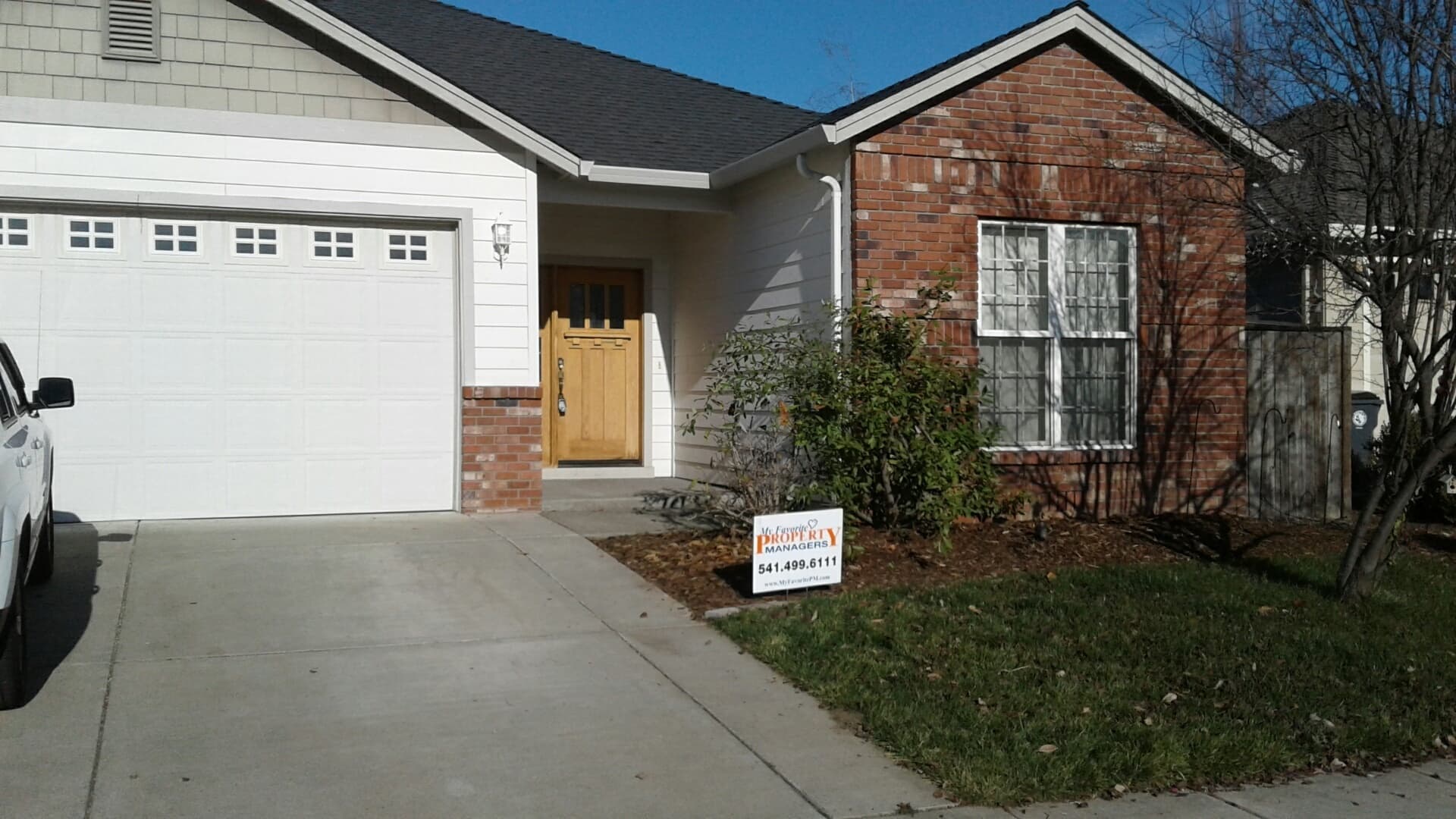 Central Point House: 2657 Brookdale Dr