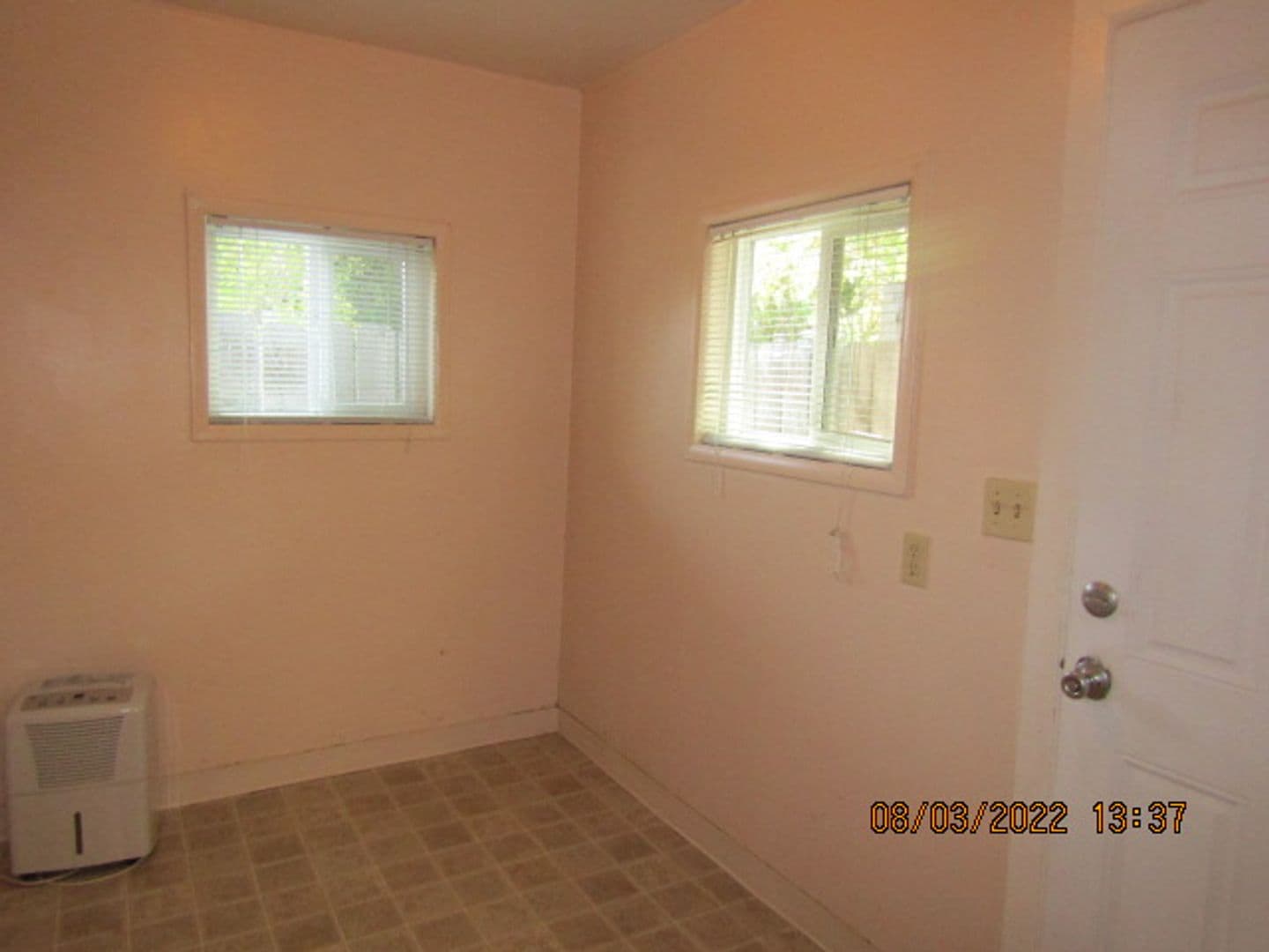 Gold Hill Apartment: 700 2nd Ave