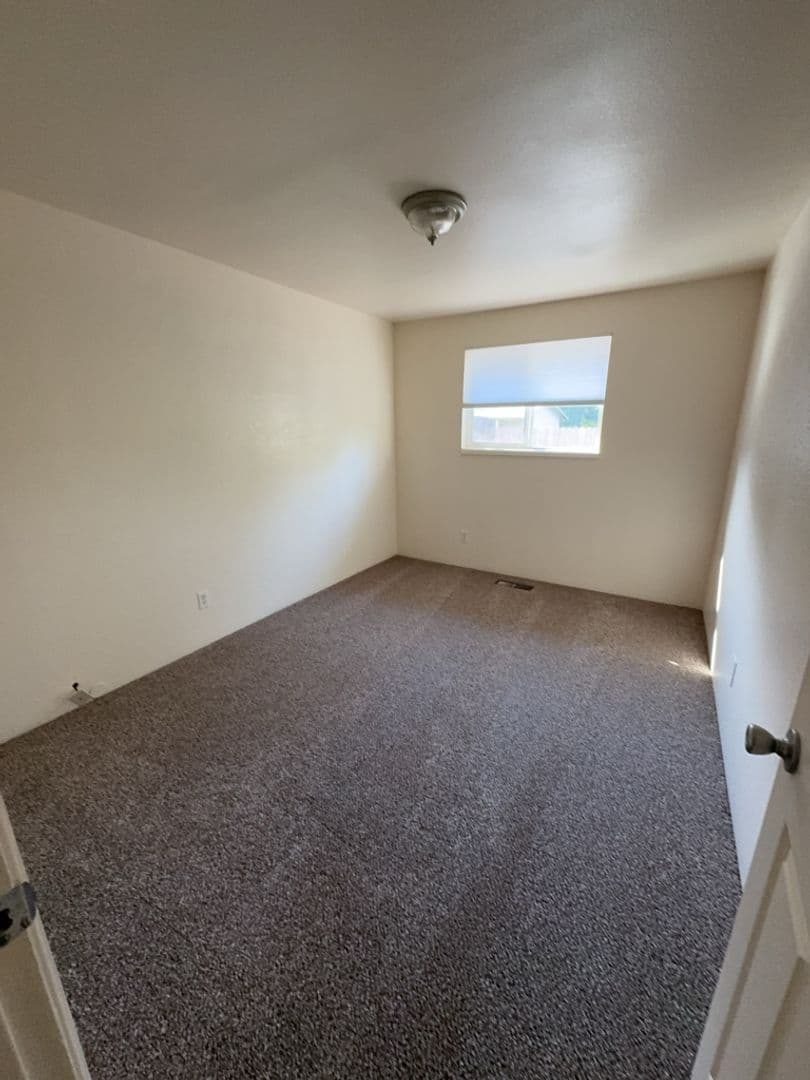 Medford Apartment: 3006 & 3008 Alameda