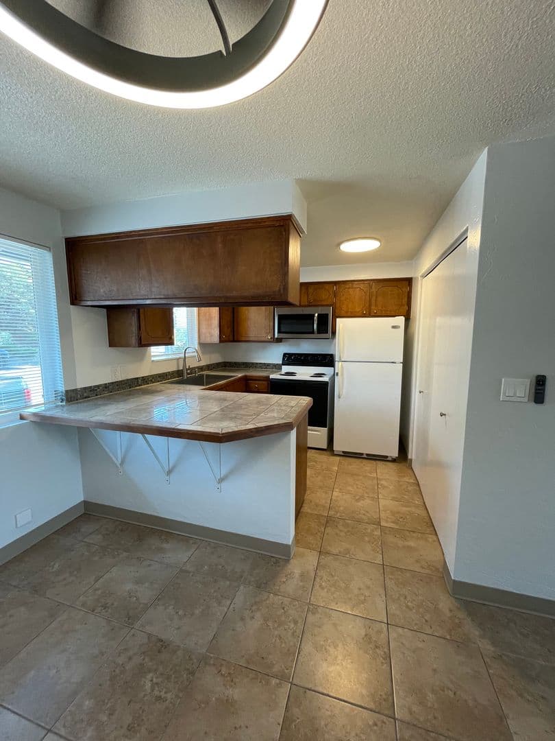 Phoenix Apartment: 431 - 437 Elm St