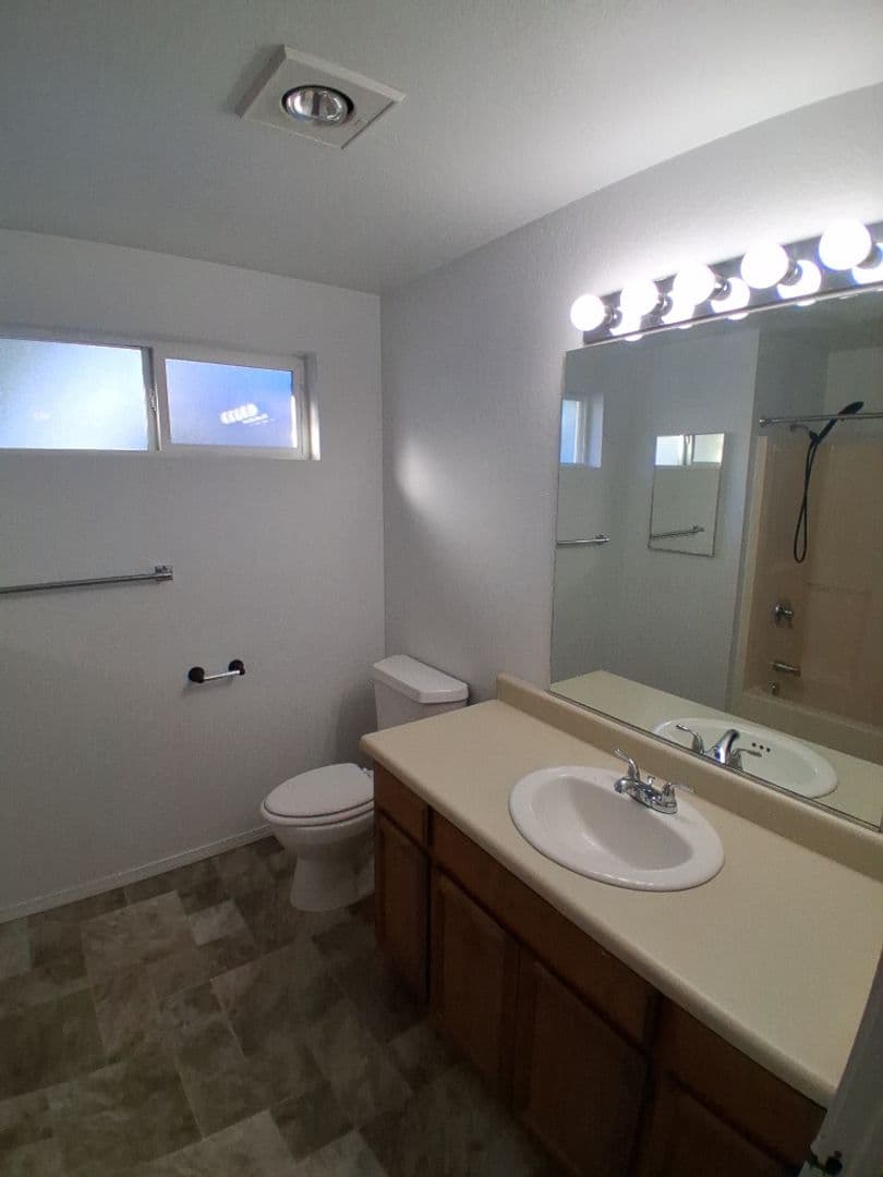 Eagle Point Apartment: 344 Lorraine Ave