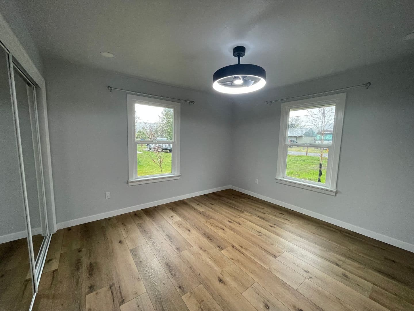 Medford Apartment: 148 & 148 1/2 Winema Way