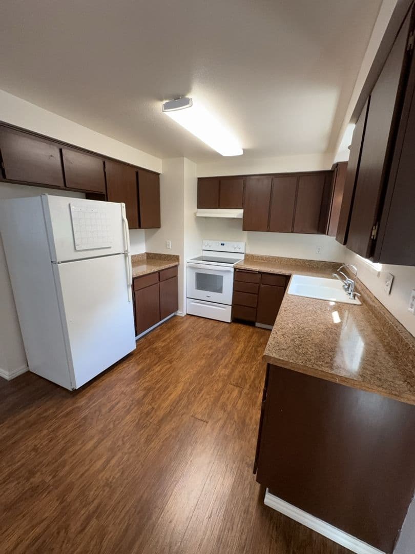 Medford Apartment: 3006 & 3008 Alameda