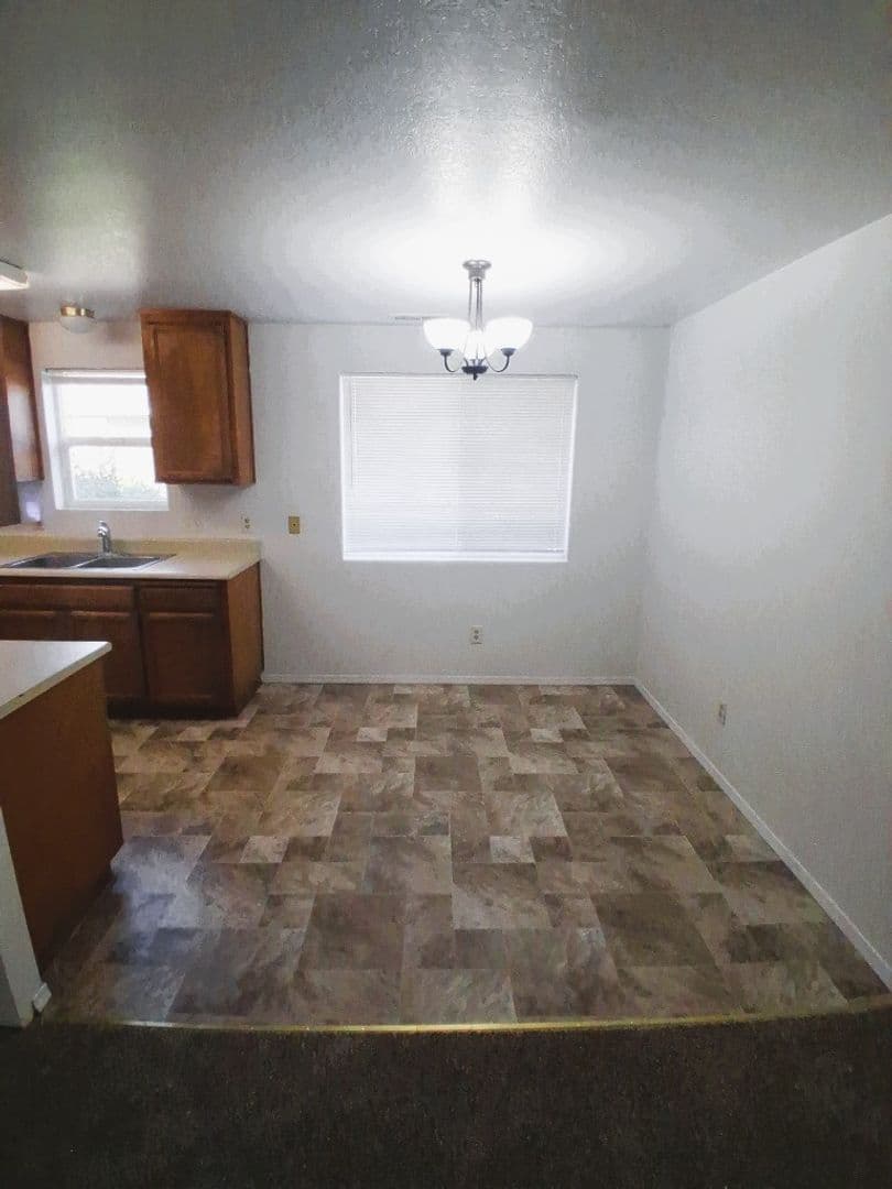 Eagle Point Apartment: 344 Lorraine Ave
