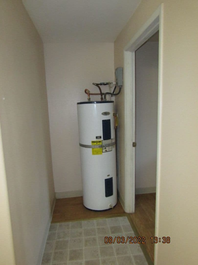 Gold Hill Apartment: 700 2nd Ave