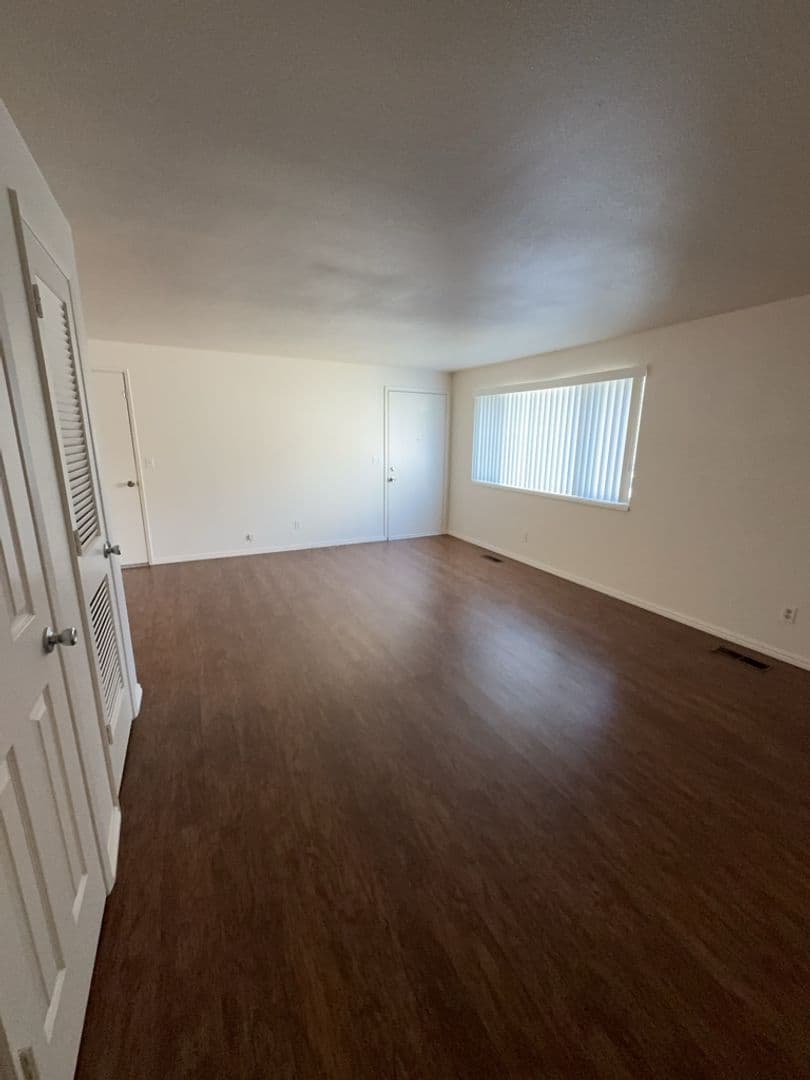 Medford Apartment: 3006 & 3008 Alameda