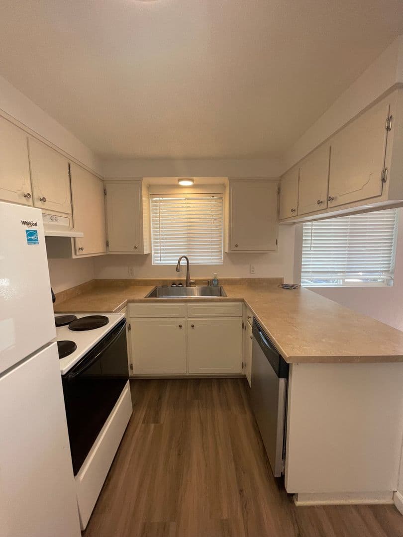 Phoenix Apartment: 431 - 437 Elm St