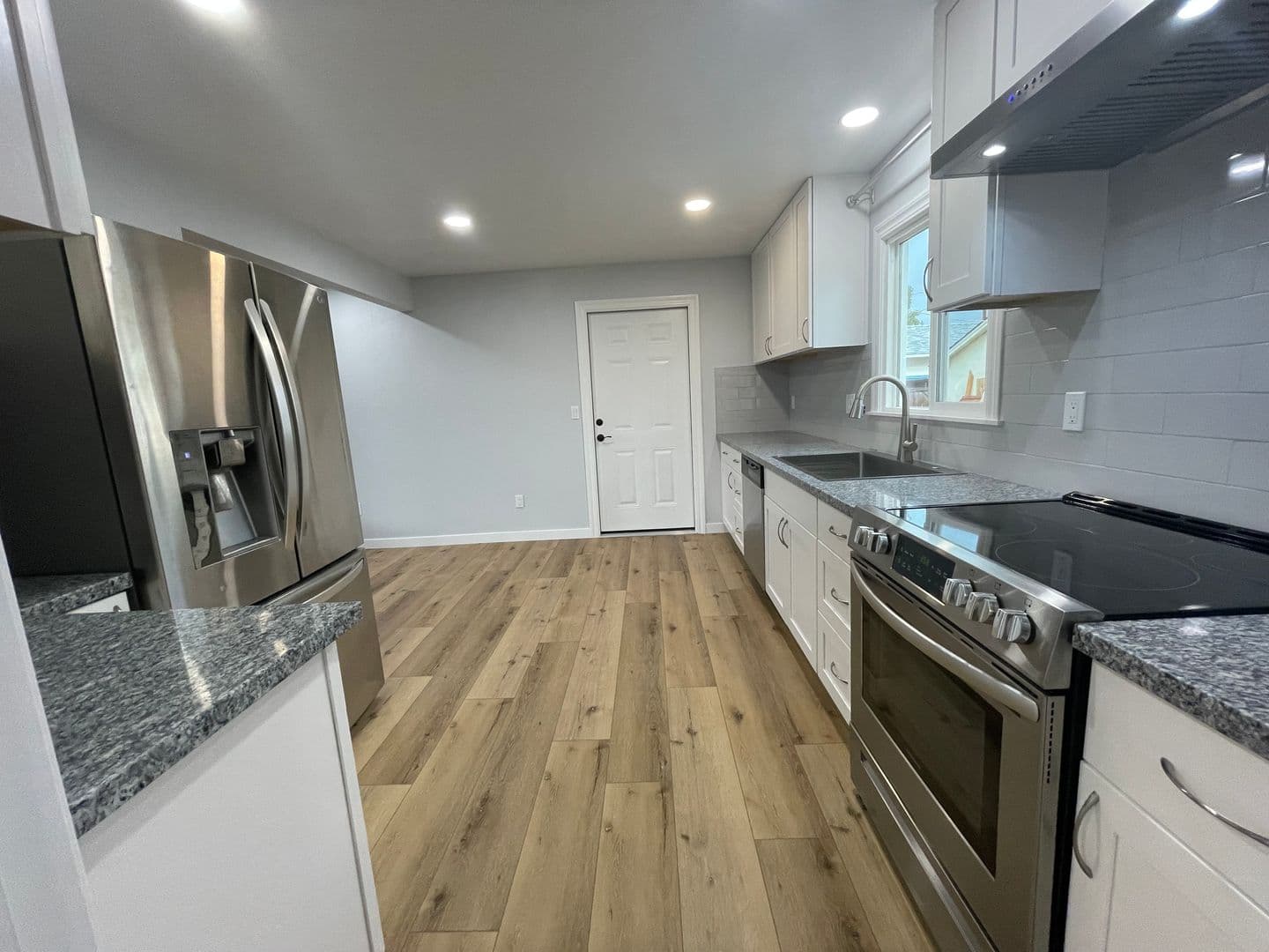 Medford Apartment: 148 & 148 1/2 Winema Way
