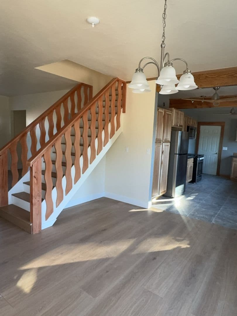 Medford House: 1001 Lozier Lane
