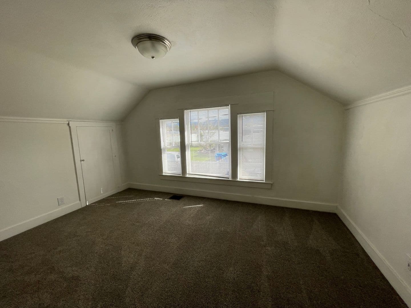 Medford House: 1001 Lozier Lane