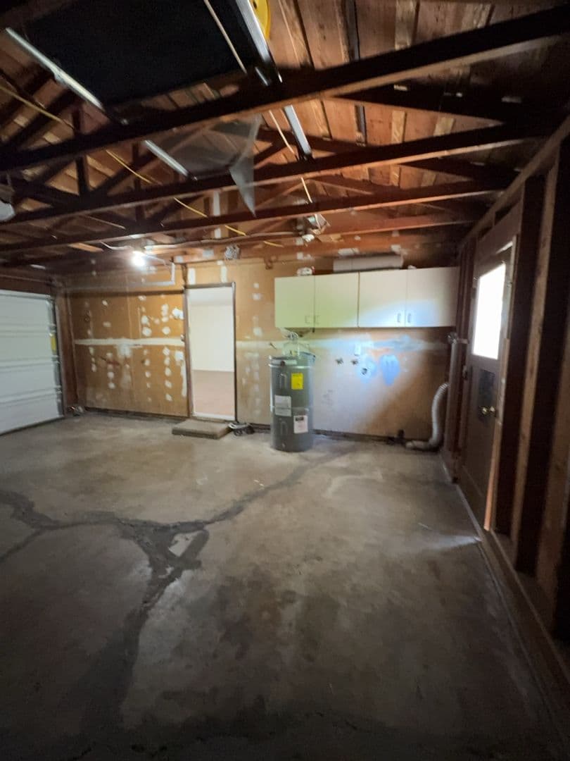 Medford Apartment: 3006 & 3008 Alameda