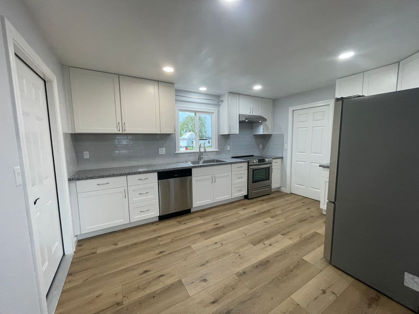 Medford Apartment: 148 & 148 1/2 Winema Way