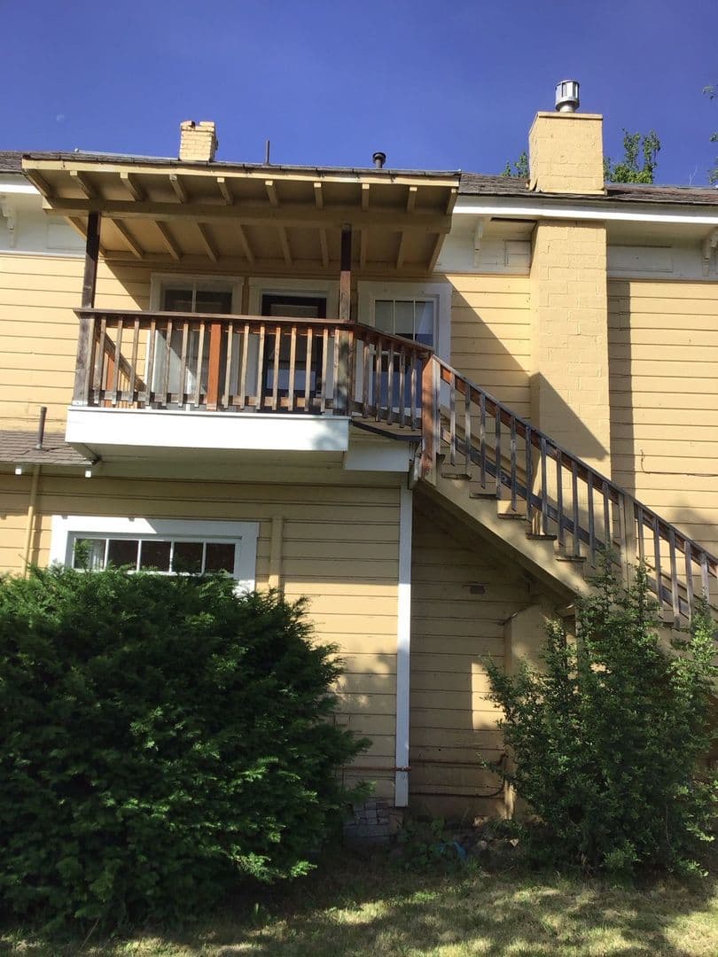 Talent Apartment: 101 W. Main St.