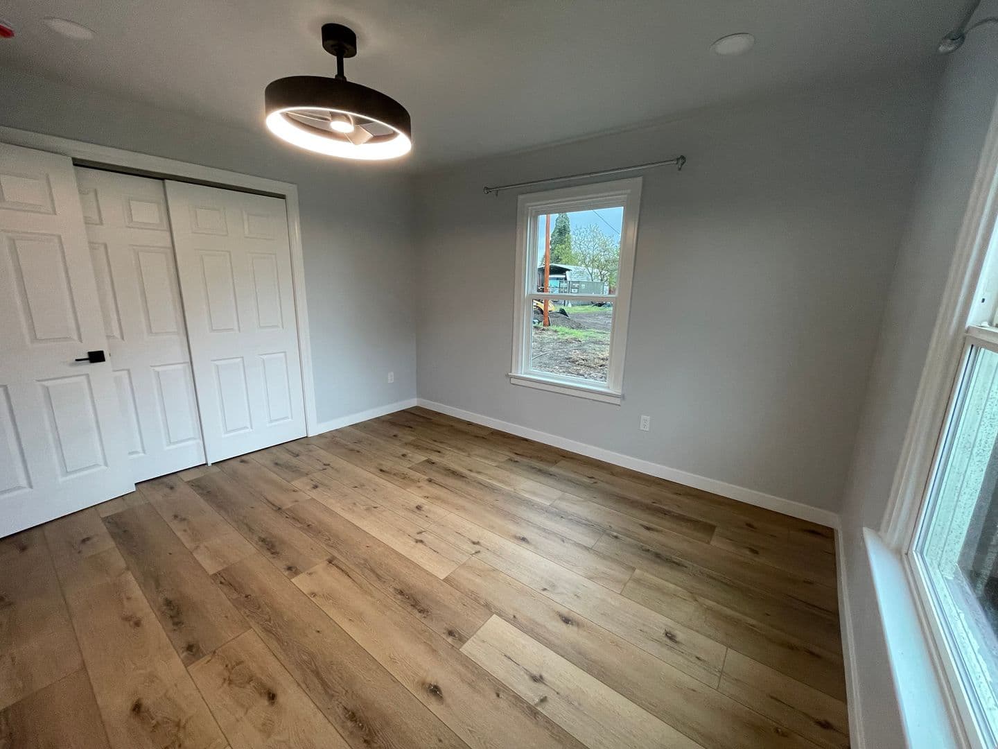 Medford Apartment: 148 & 148 1/2 Winema Way