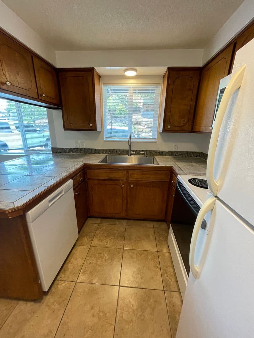 Phoenix Apartment: 431 - 437 Elm St