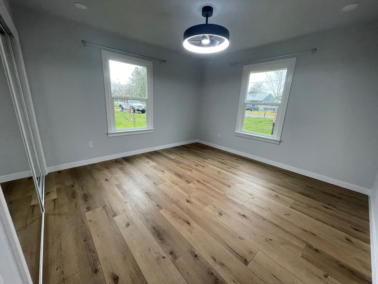 Medford Apartment: 148 & 148 1/2 Winema Way