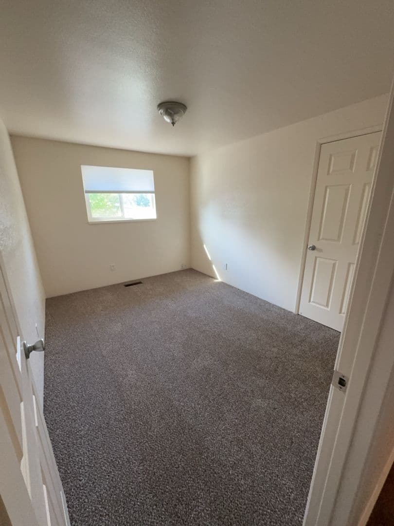 Medford Apartment: 3006 & 3008 Alameda