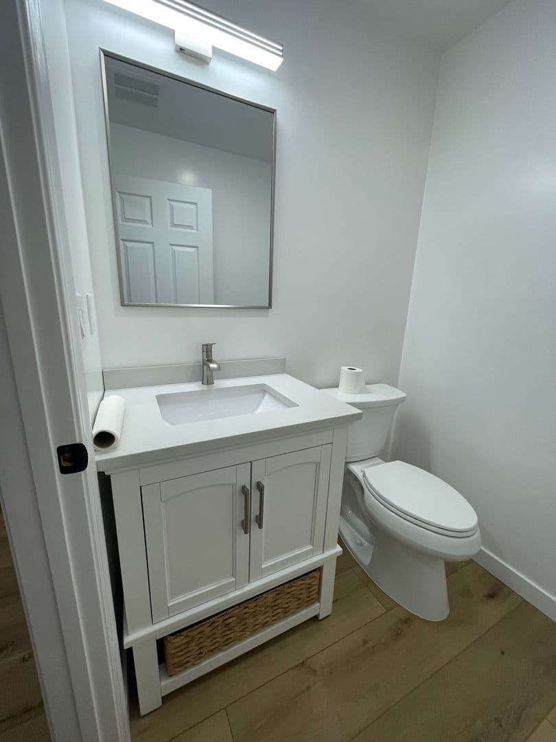Medford Apartment: 148 & 148 1/2 Winema Way