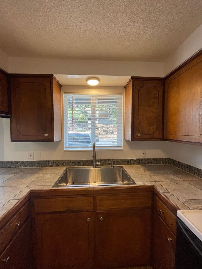 Phoenix Apartment: 431 - 437 Elm St