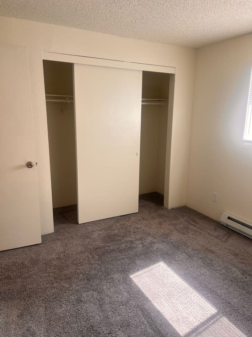 Medford Apartment: 1927 Crater Lake Ave #1 - #4