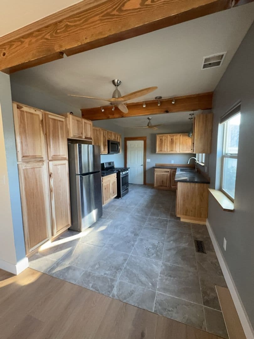 Medford House: 1001 Lozier Lane
