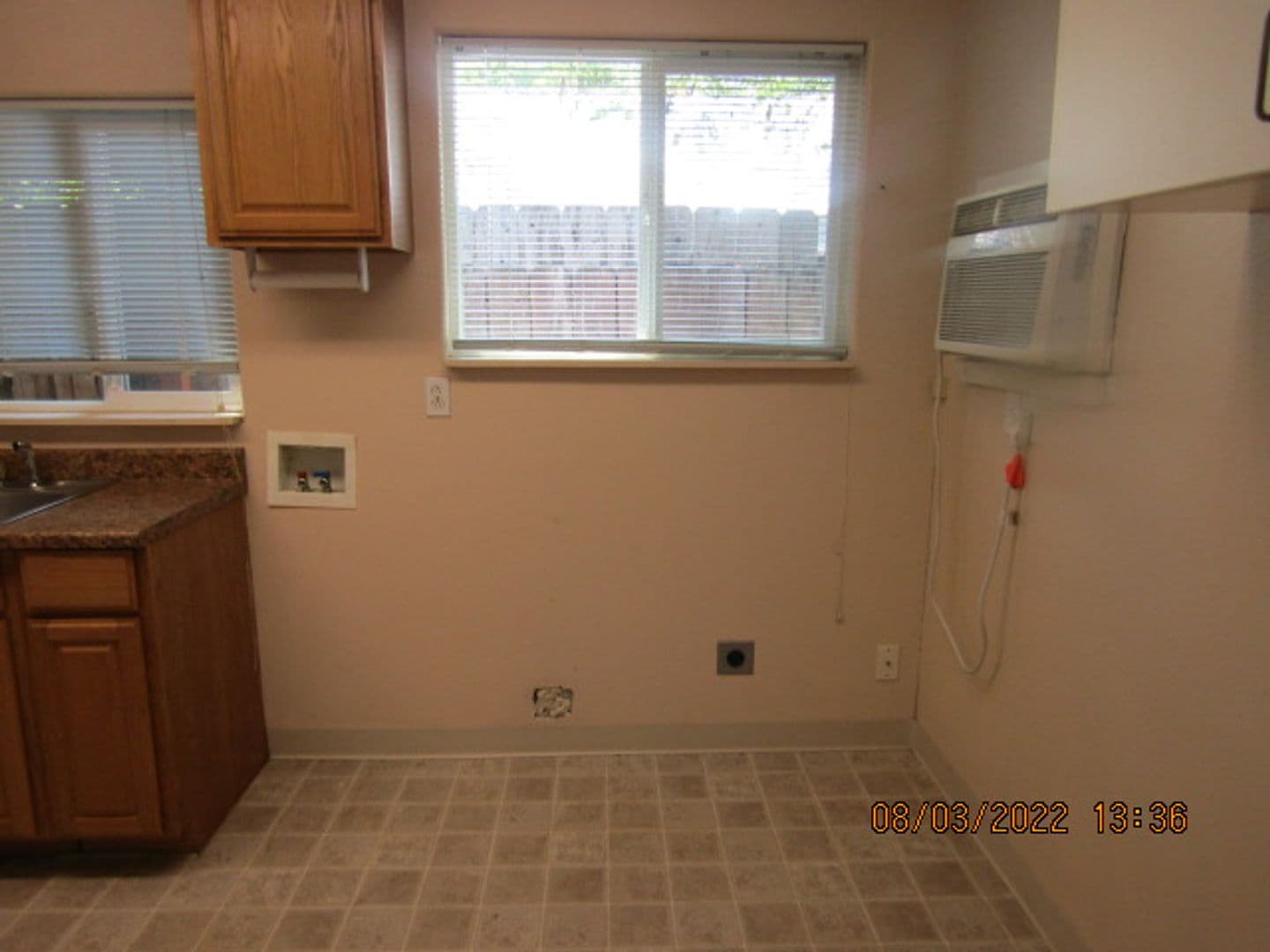 Gold Hill Apartment: 700 2nd Ave