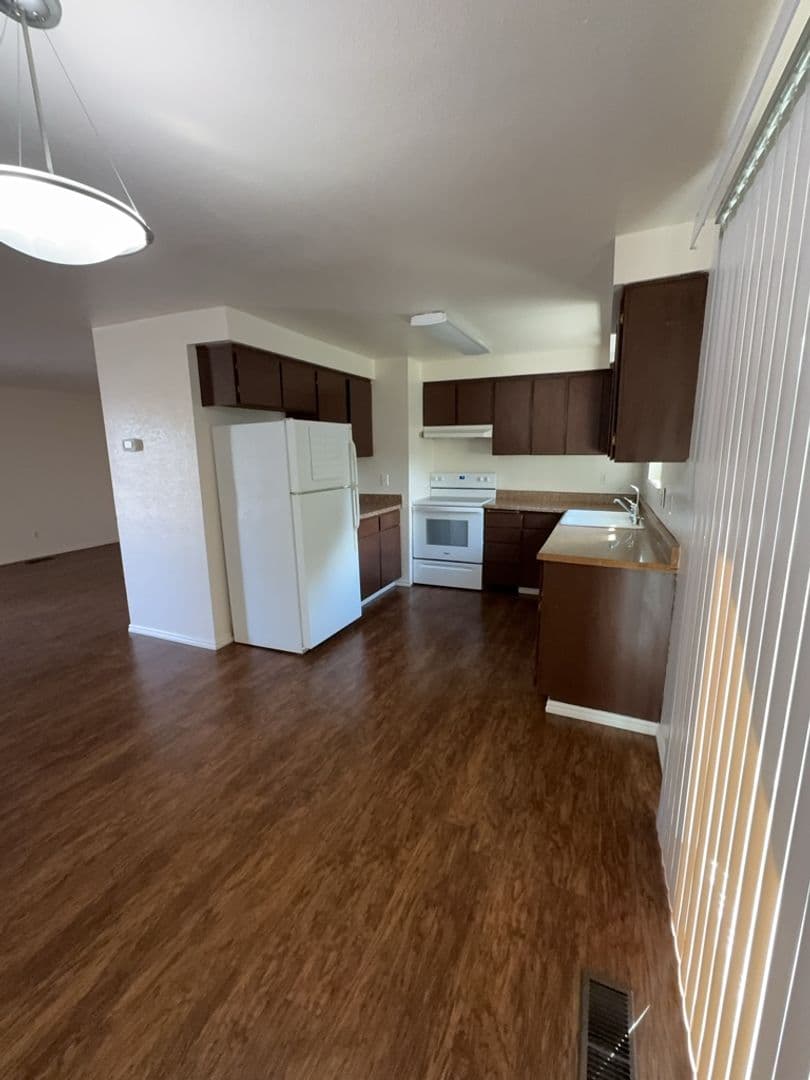 Medford Apartment: 3006 & 3008 Alameda