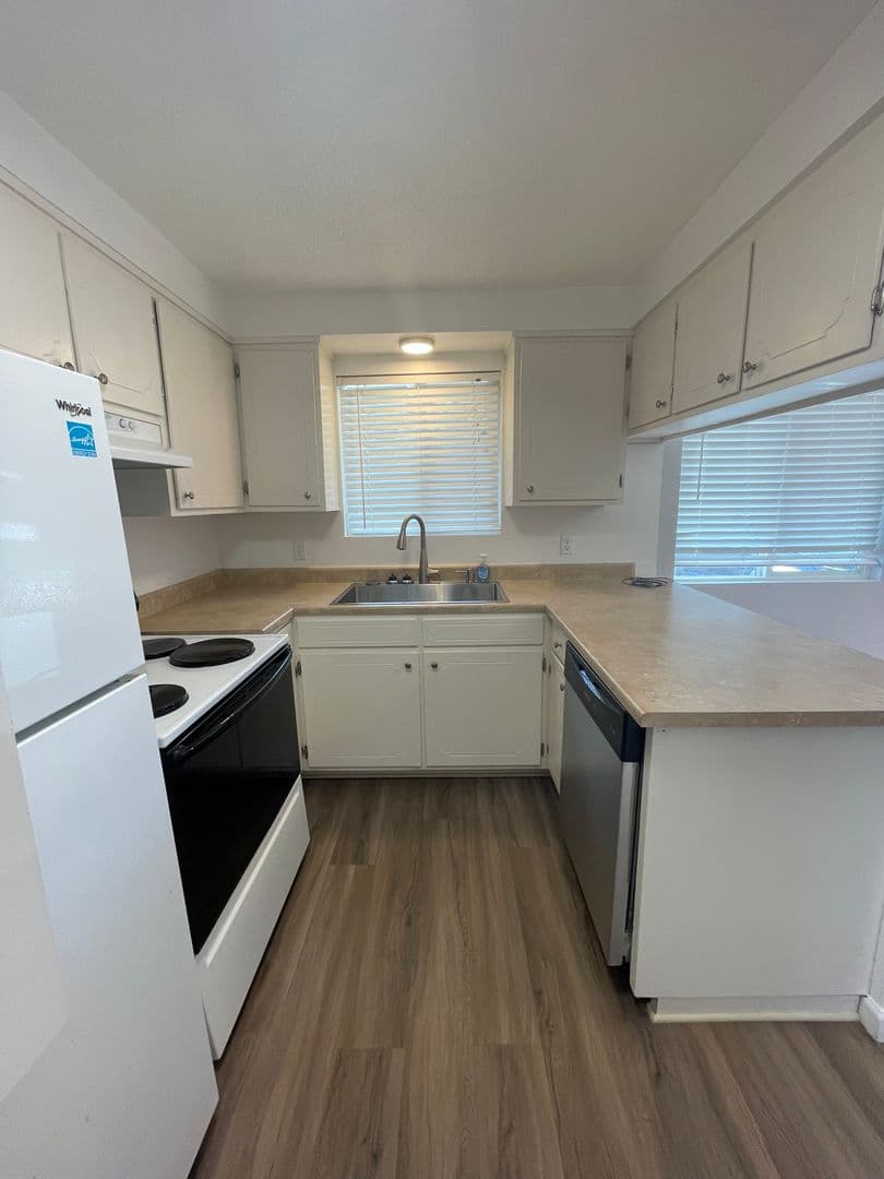 Phoenix Apartment: 431 - 437 Elm St