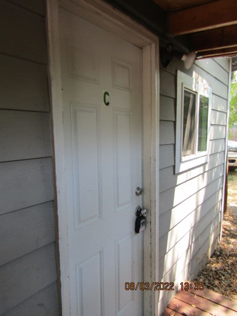 Gold Hill Apartment: 700 2nd Ave