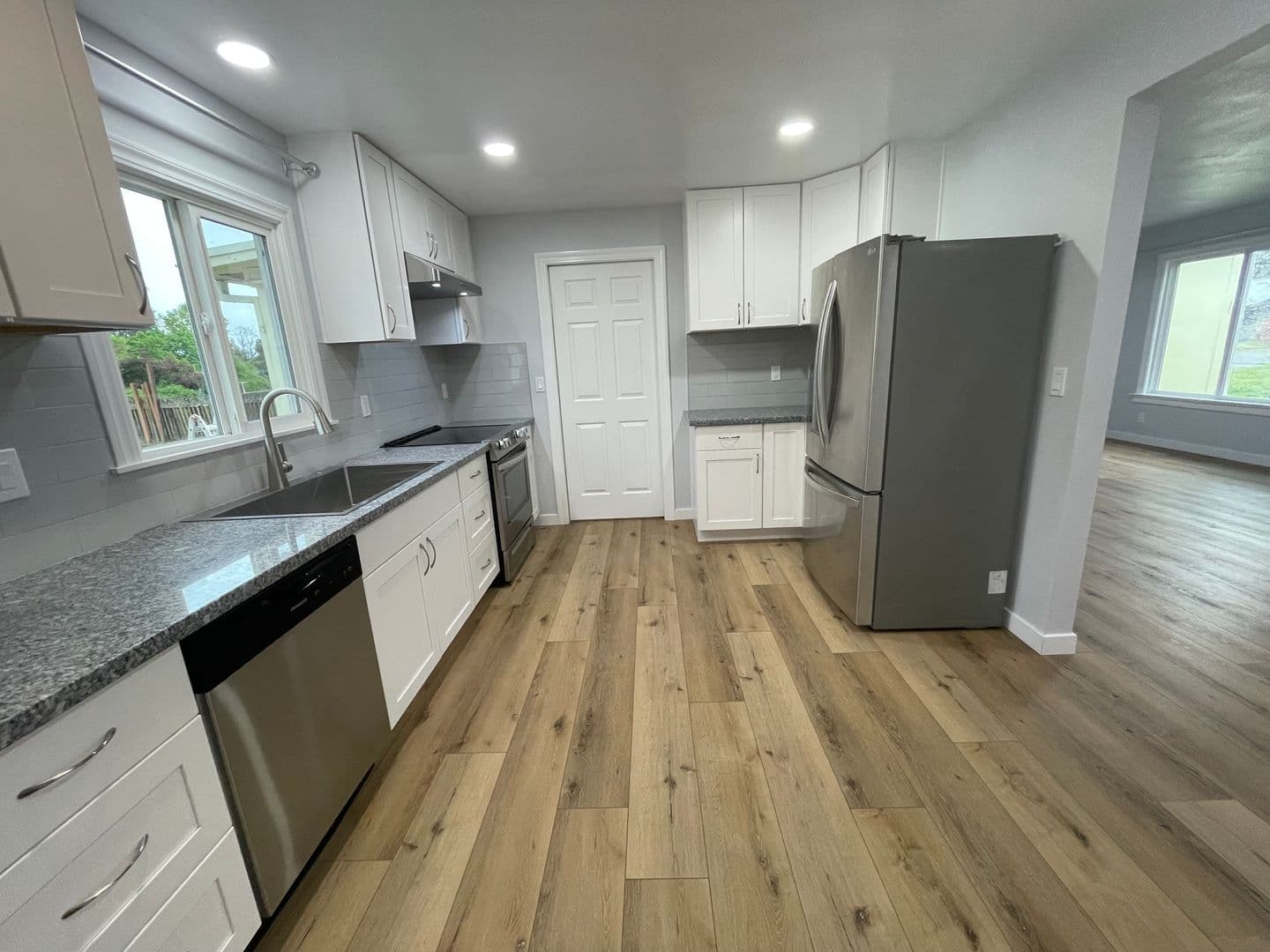 Medford Apartment: 148 & 148 1/2 Winema Way