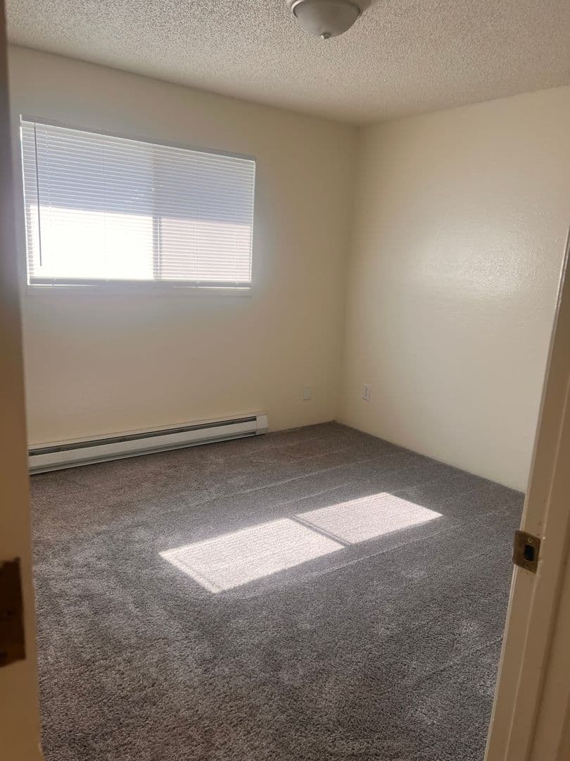 Medford Apartment: 1927 Crater Lake Ave #1 - #4