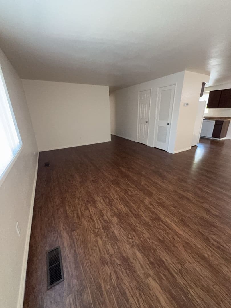 Medford Apartment: 3006 & 3008 Alameda
