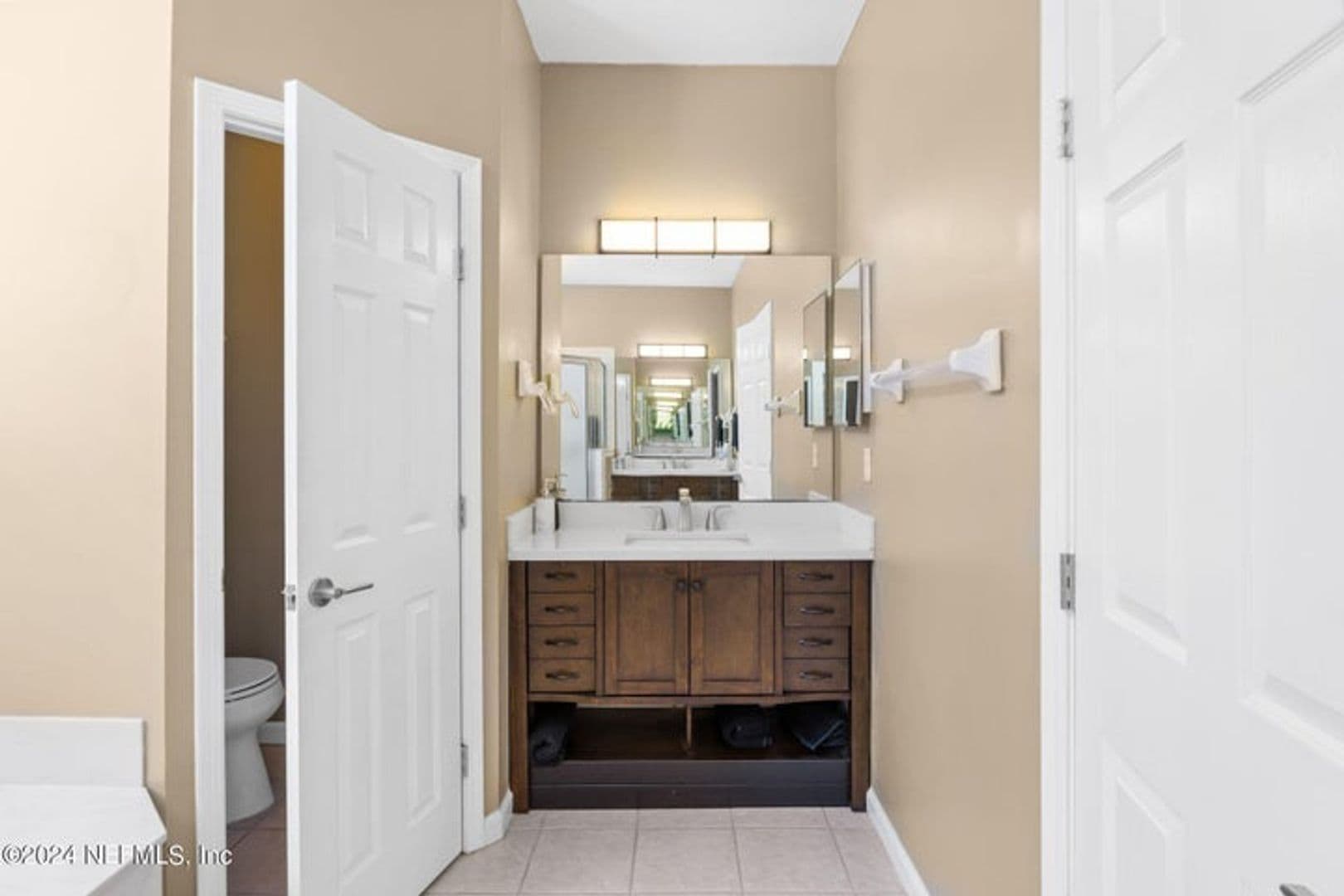 St. Johns House: 425 OAK POND Drive (TP)