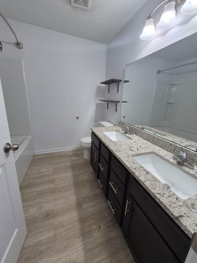Jacksonville House: 6806 Old Middleburg Rd. South