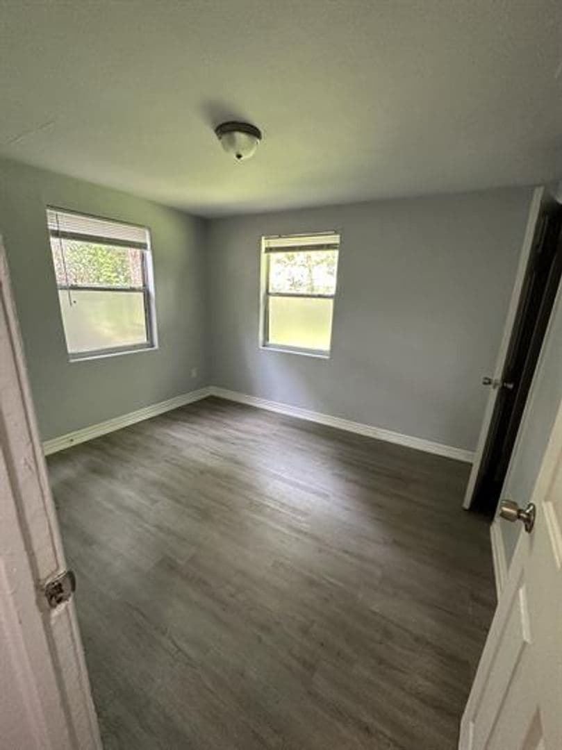 Jacksonville House: 9050 7th Avenue