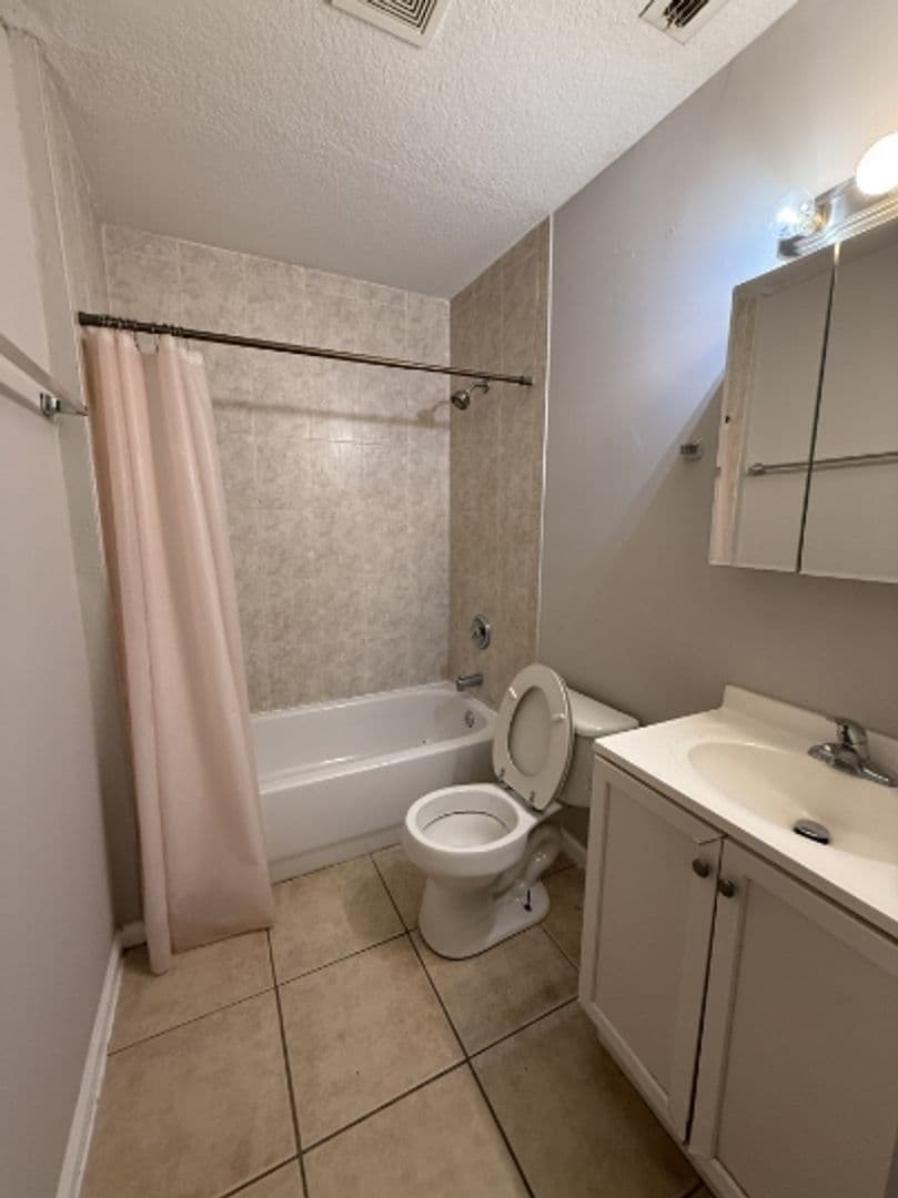 Jacksonville House: 6625 Vermillion Street